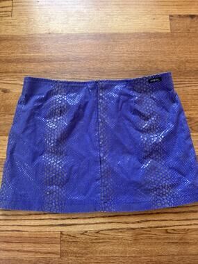 Vintage 90s Y2K Guess Purple Faux Snakeskin PVC Mini Skirt — Size 28 (M)